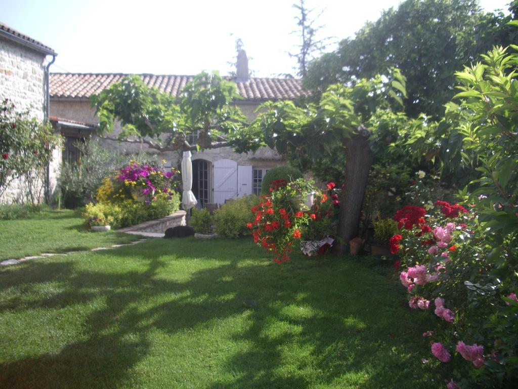 Bed and Breakfast Le Mas Fa Sua Malataverne Экстерьер фото